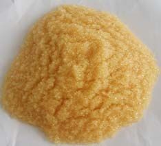 軟化樹(shù)脂是專用于軟化硬水的一種專用樹(shù)脂，通過(guò)離子交換技術(shù)，使水的硬度小于50 mg/L(CaCO3)。離子交換是一種特殊的動(dòng)態(tài)吸附過(guò)程，一般是由不溶于水的離子交換劑在電解質(zhì)溶液中進(jìn)行，這種離子交換劑即為離子交換樹(shù)脂。