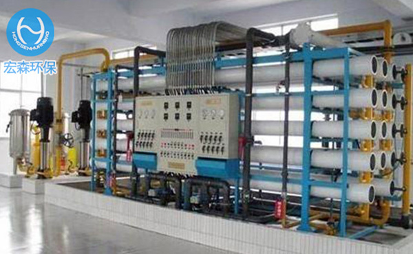 電去離子(Electrodeionization 簡稱EDI)是將電滲析膜分離技術(shù)與離子交換技術(shù)有機地結(jié)合起來的一種新的制備超純水(高純水)的技術(shù)，它利用電滲析過程中的極化現(xiàn)象對填充在淡水室中的離子交換樹脂進行電化學(xué)再生。